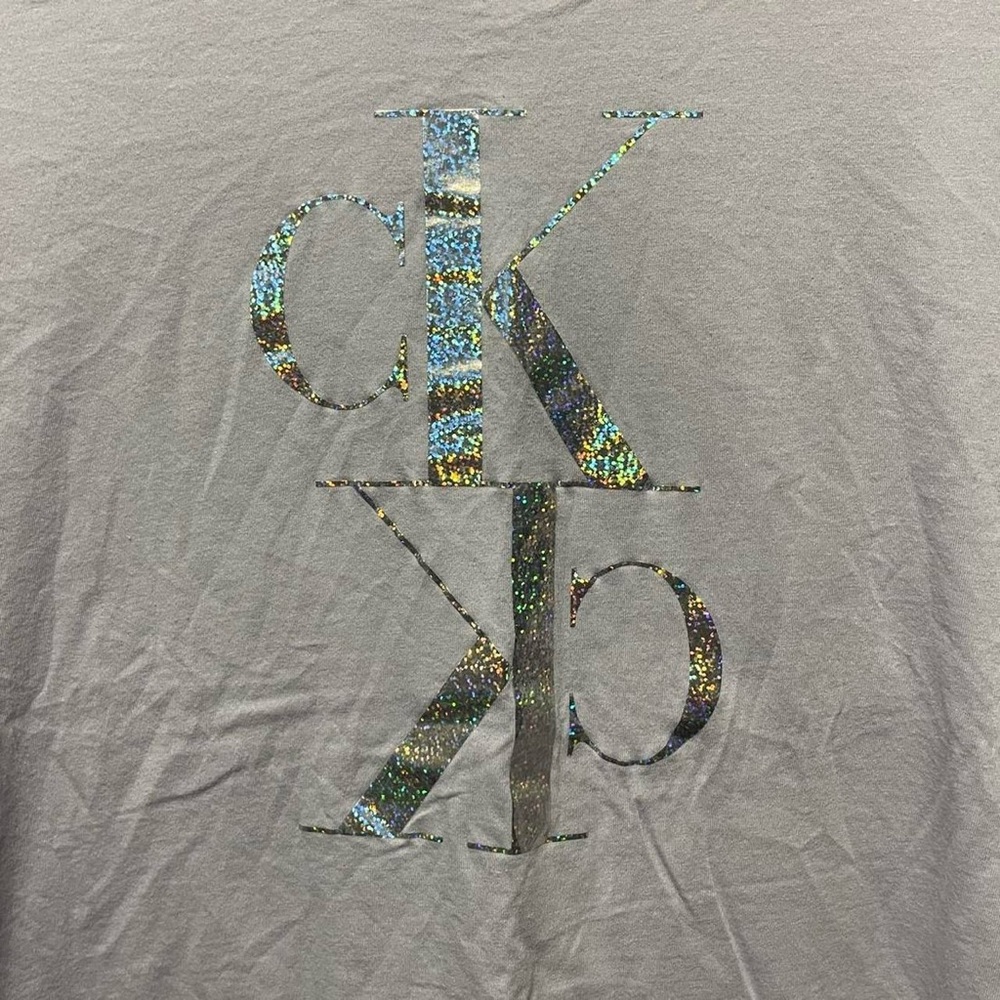 light purple Calvin Klein jeans metallic silver CK graphic logo cropped T-shirt - Picture 2 of 4